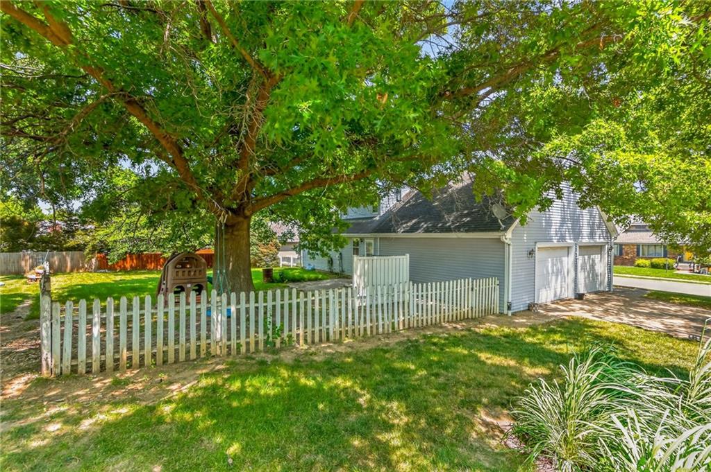 602 Greenbriar Terrace Property Photo 7