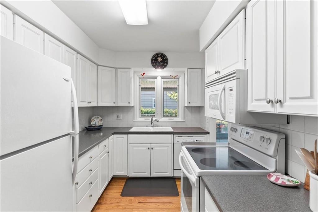 8611 Belleview Avenue Property Photo 14