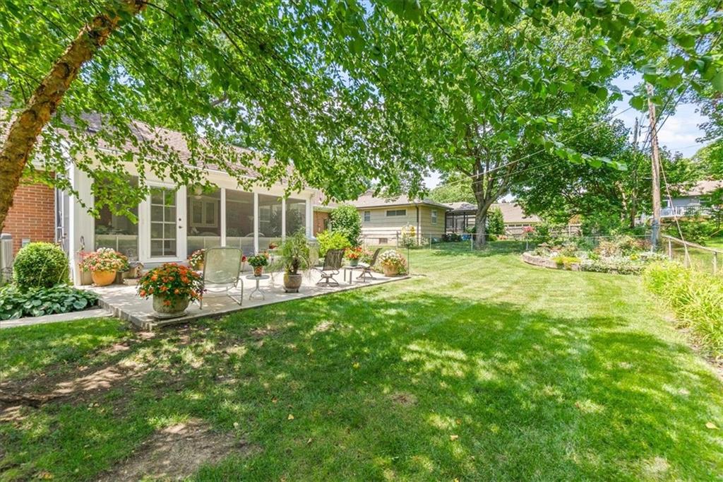 8611 Belleview Avenue Property Photo 35