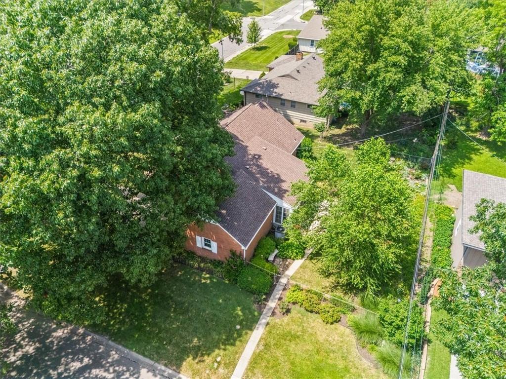 8611 Belleview Avenue Property Photo 41