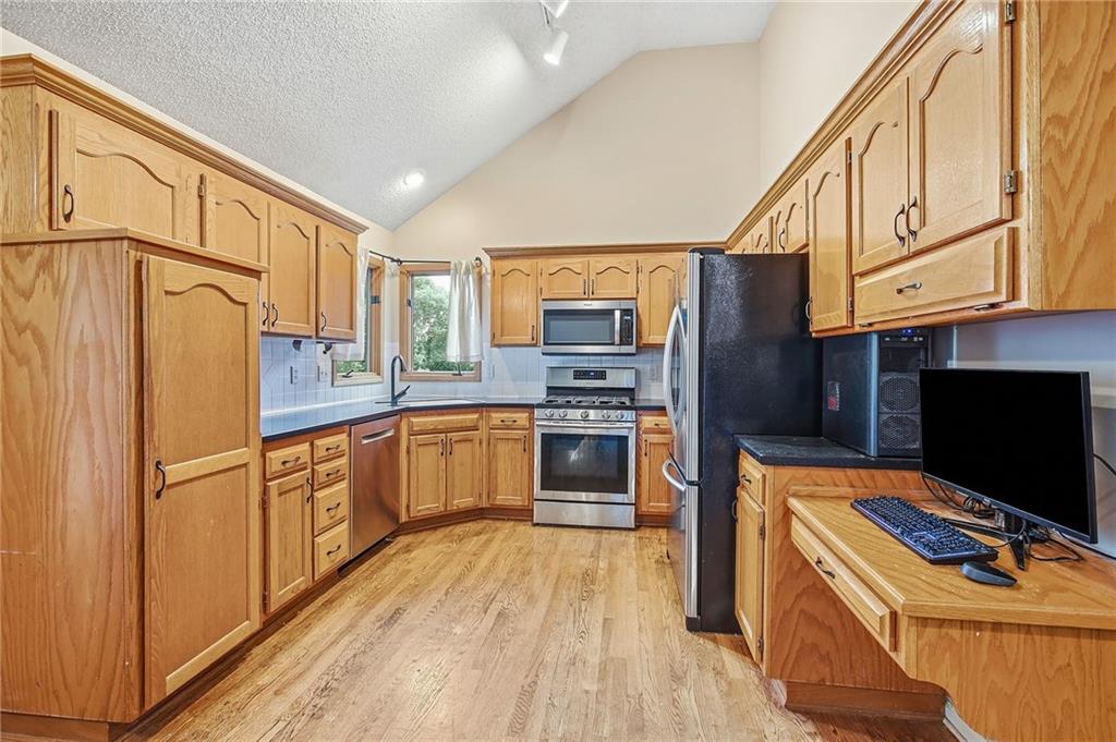 8707 N Mcdonald Avenue Property Photo 3