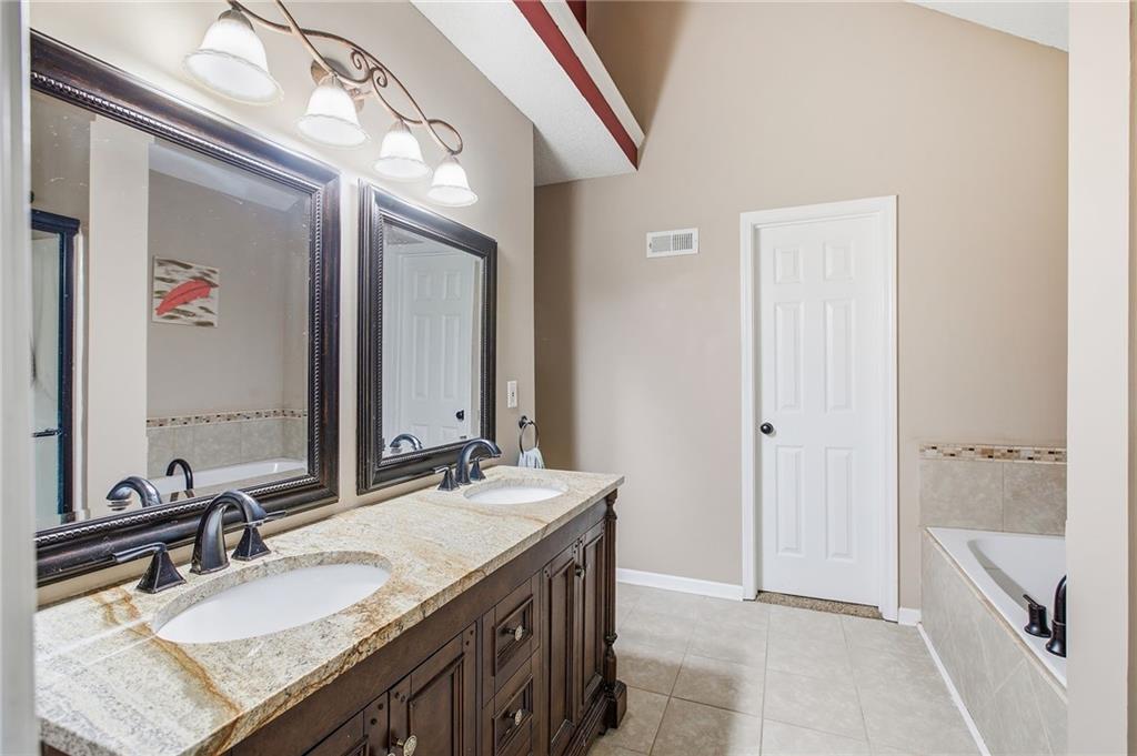 8707 N Mcdonald Avenue Property Photo 17