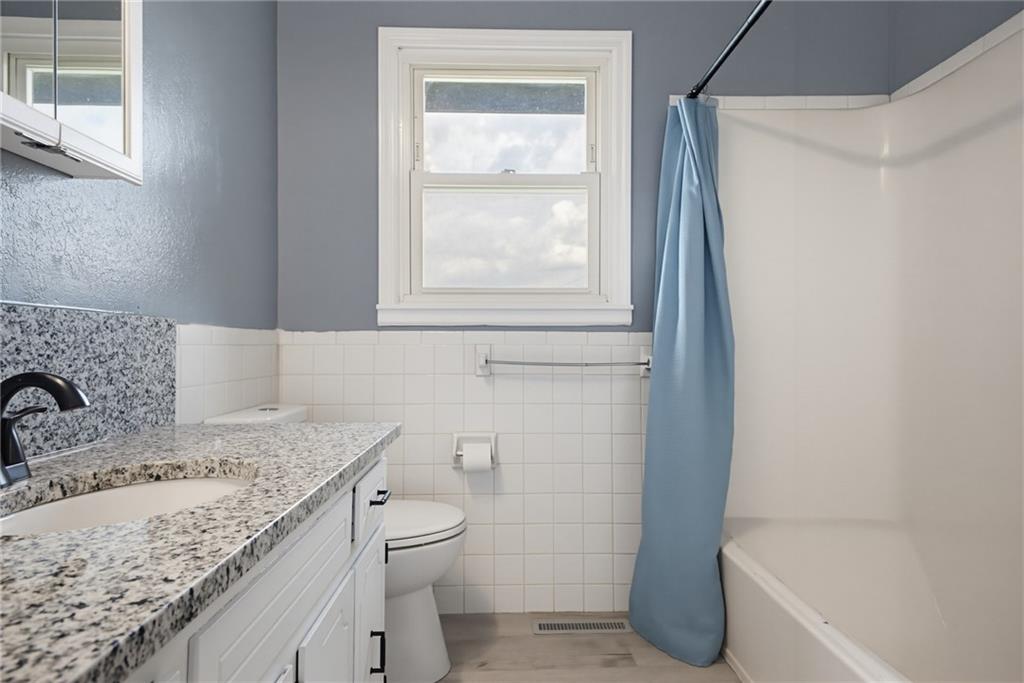 2700 Meadowlark Lane Property Photo 12