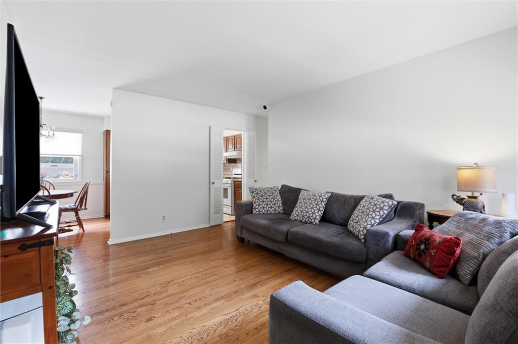 4009 S Spring Street Property Photo 6