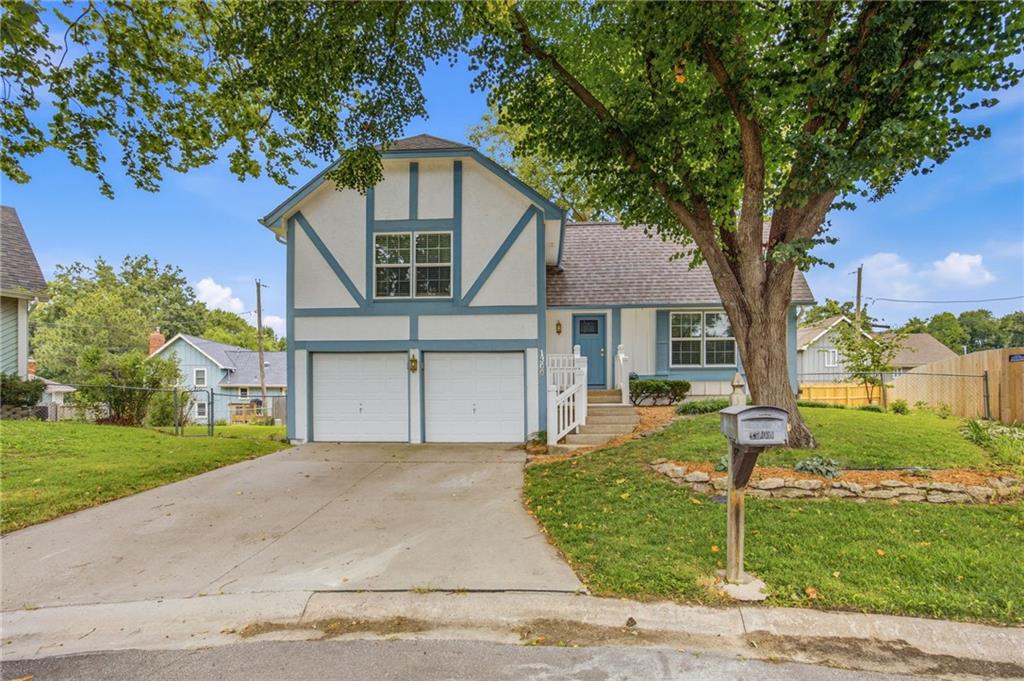 1300 S Apache Court Property Photo 1