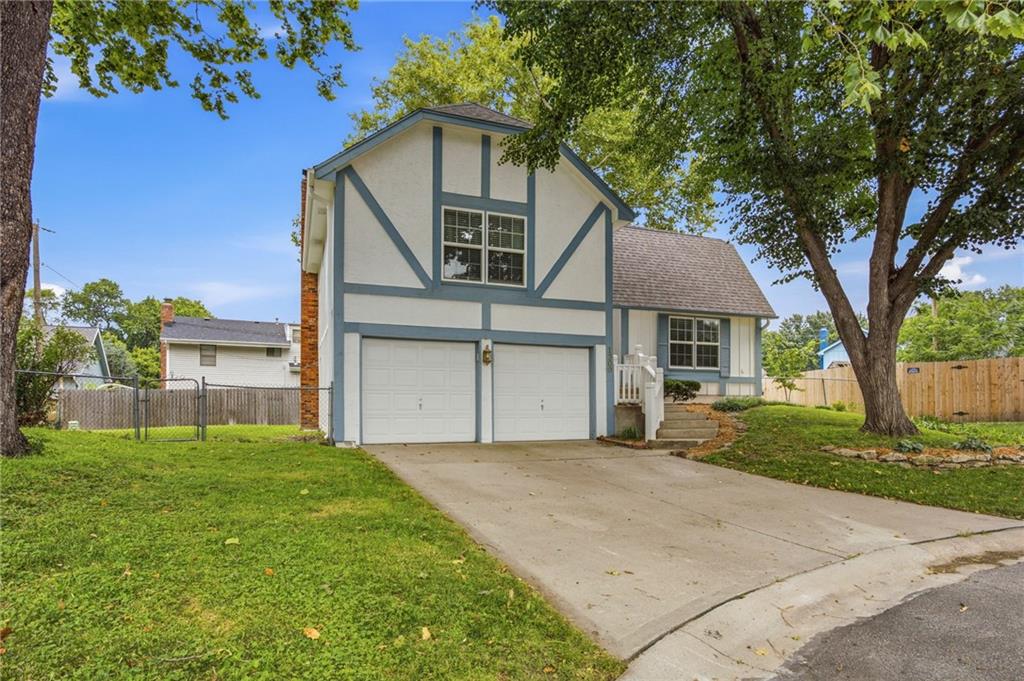 1300 S Apache Court Property Photo 2