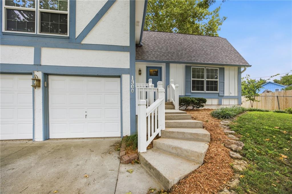 1300 S Apache Court Property Photo 4