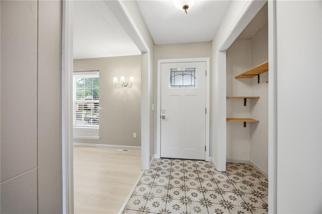 1300 S Apache Court Property Photo 6
