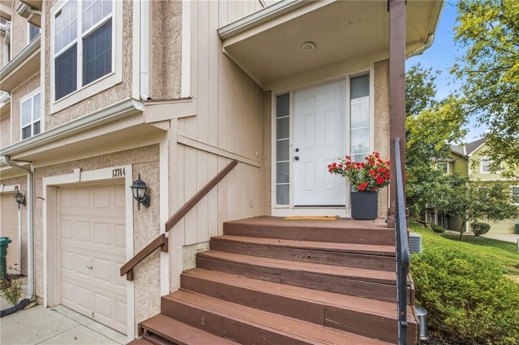 13744 Grove Avenue Property Photo 3