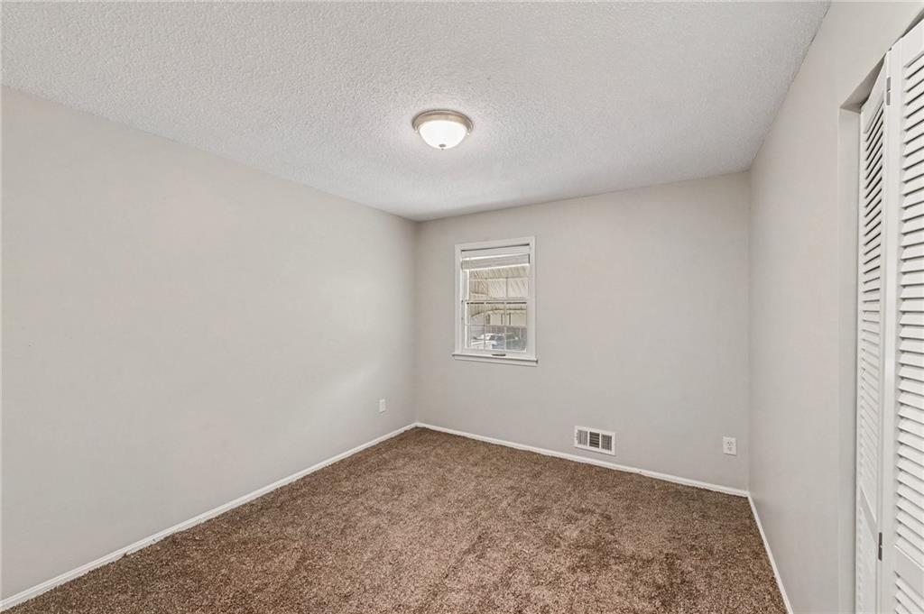 11312 E 58th Terrace Property Photo 10