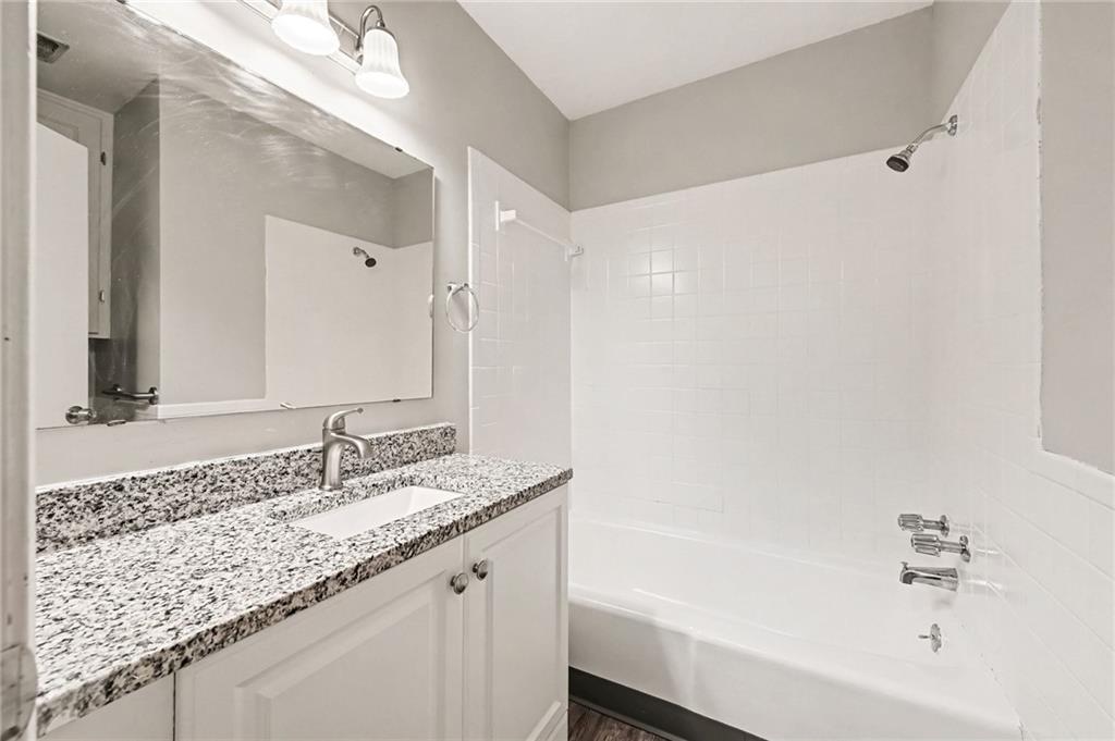 11312 E 58th Terrace Property Photo 15