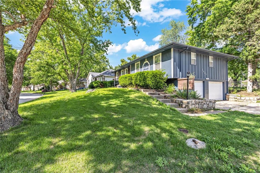 2020 Sw Morningside Drive Property Photo 2
