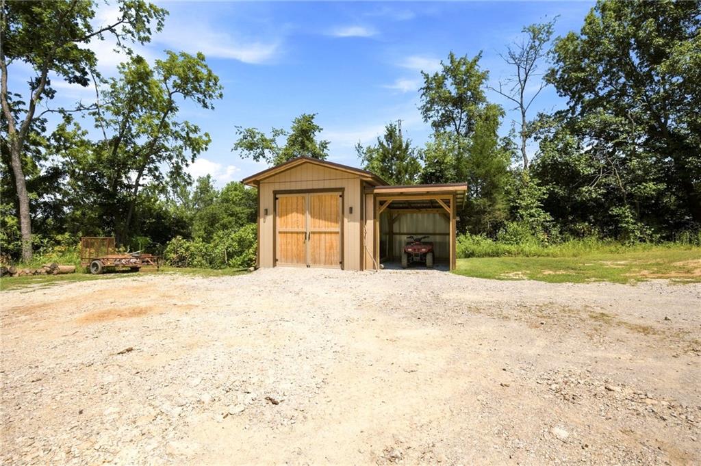 821 W 92 Highway Property Photo 7