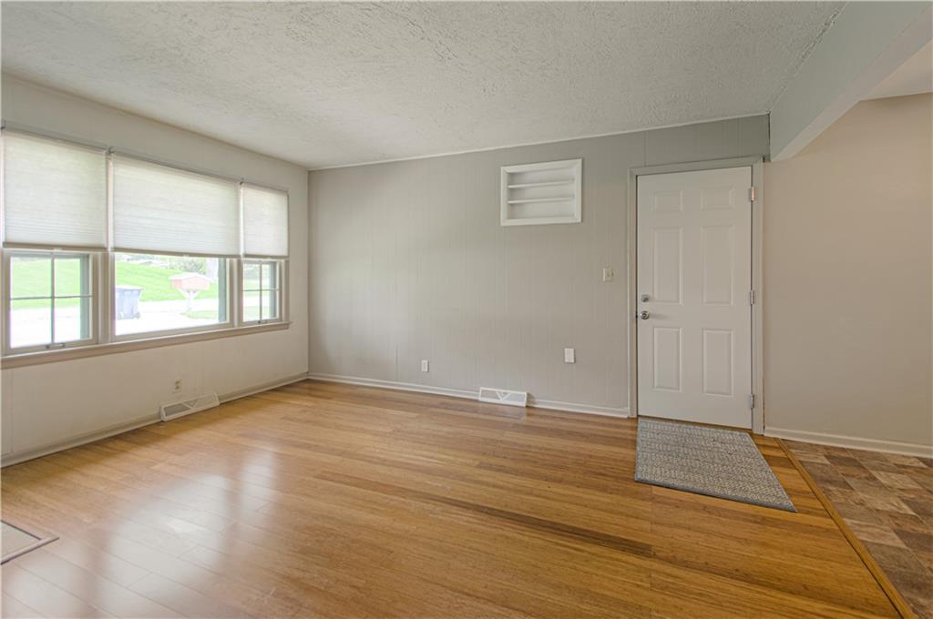 820 S Main Street Property Photo 6