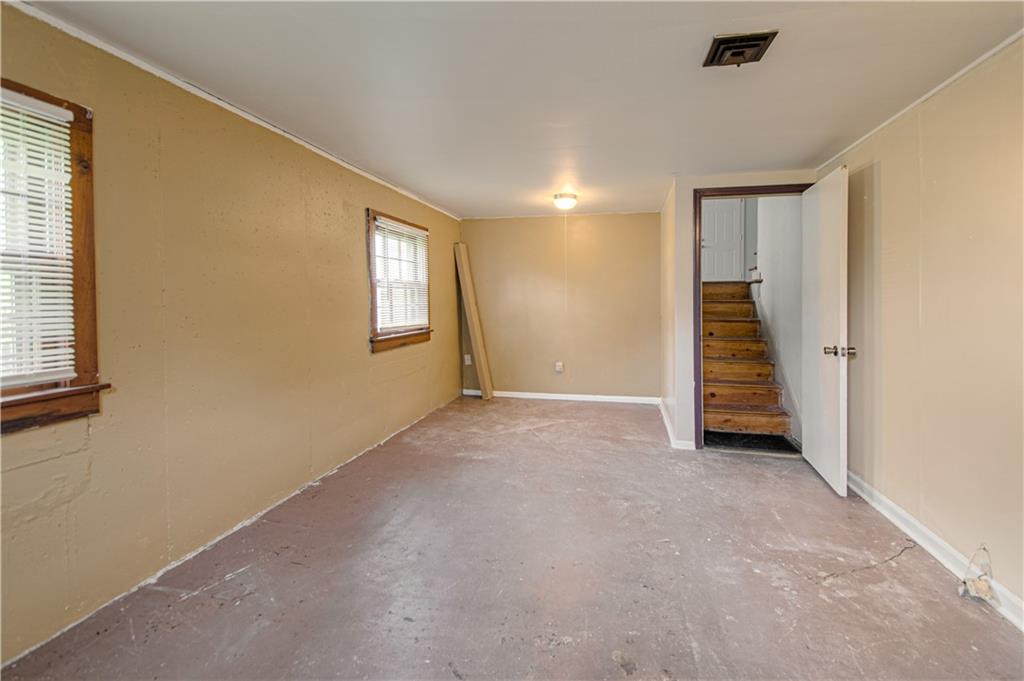 820 S Main Street Property Photo 16