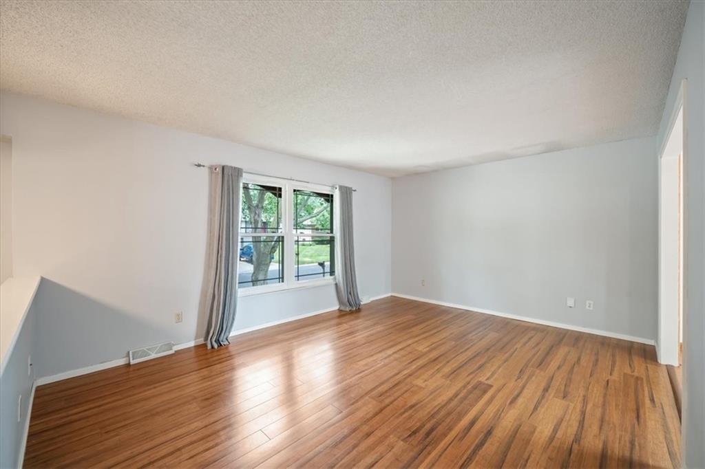 417 Stonewall Drive Property Photo 3