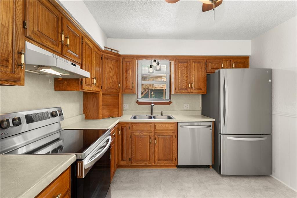 2404 Viking Drive Property Photo 16