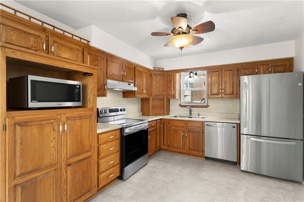 2404 Viking Drive Property Photo 17