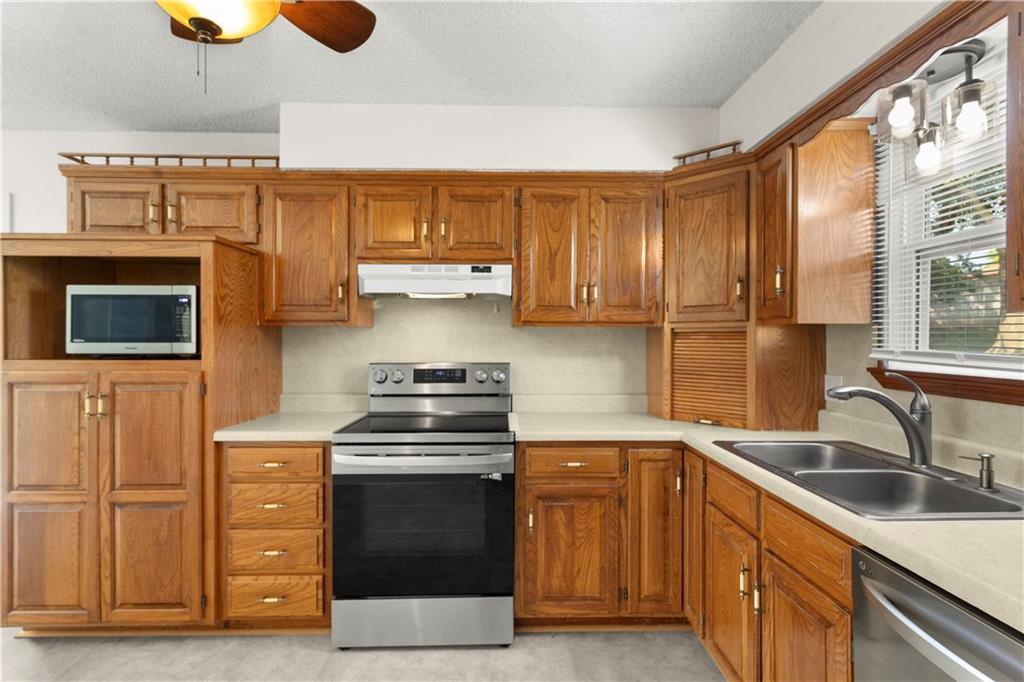 2404 Viking Drive Property Photo 18