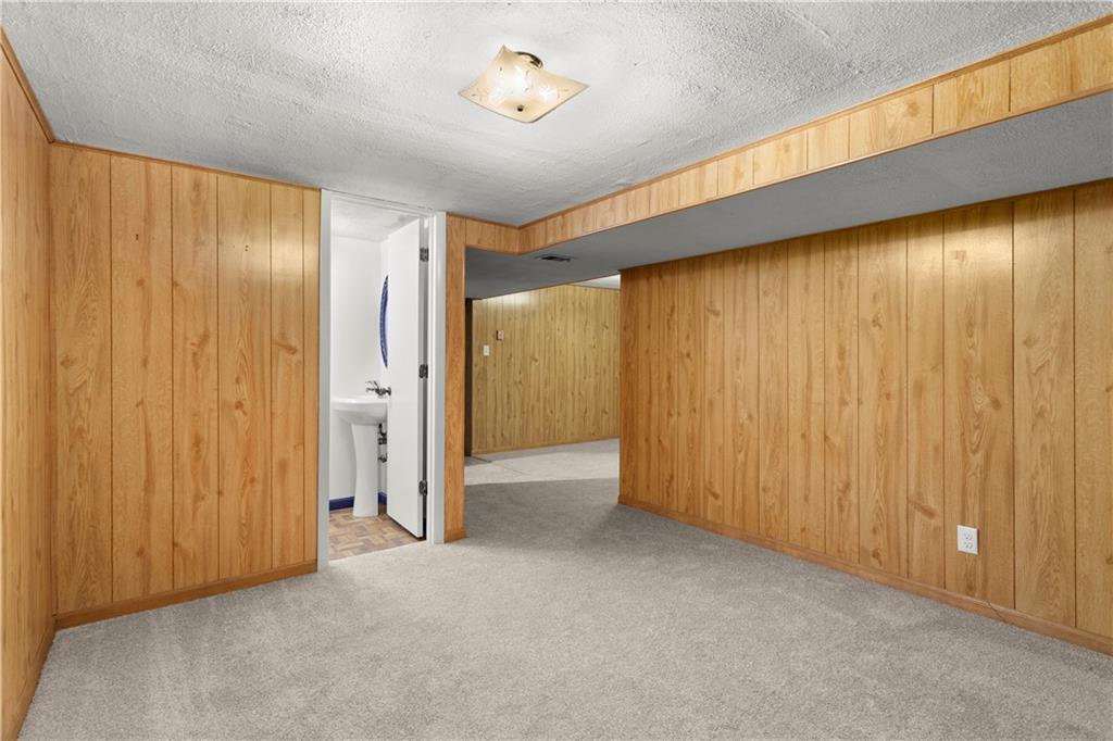2404 Viking Drive Property Photo 29