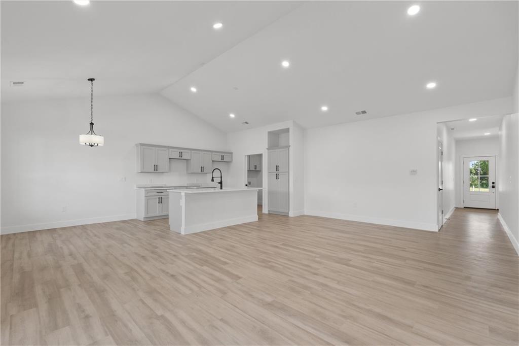 606 Catalpa Street Property Photo 14