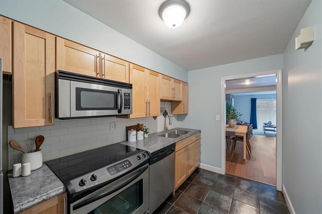 4426 Jarboe Street Property Photo 12