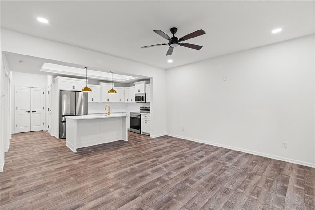 113 E 3rd Street Property Photo 5