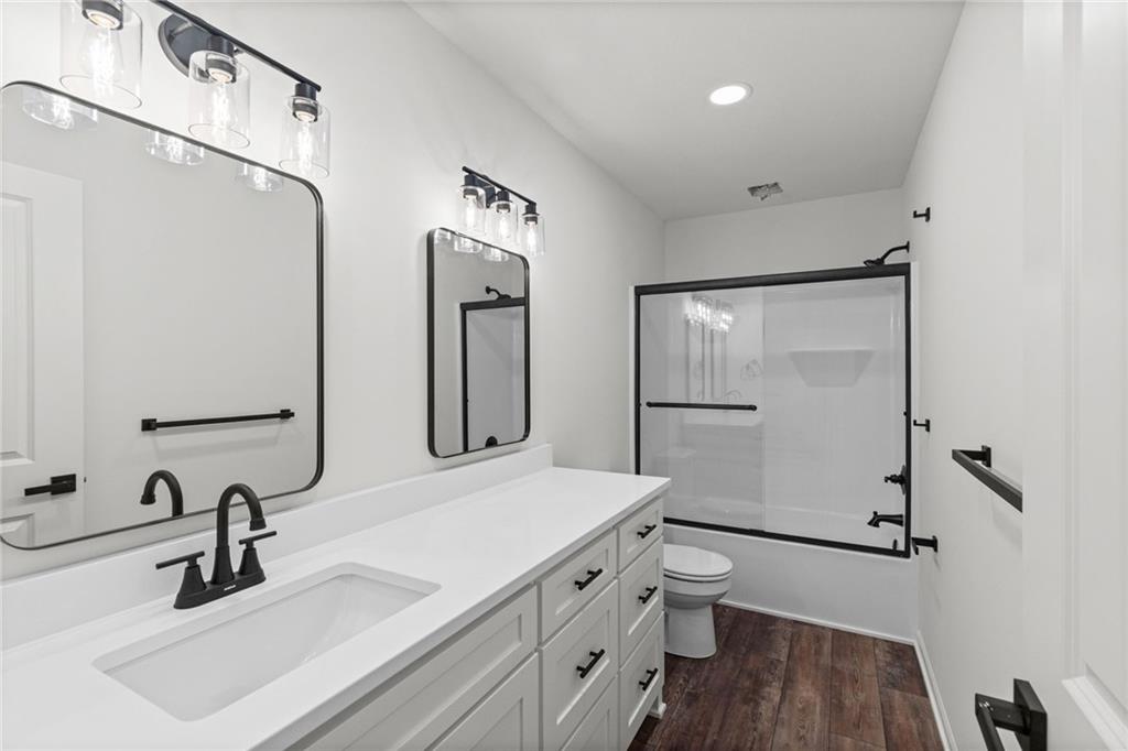 113 E 3rd Street Property Photo 17