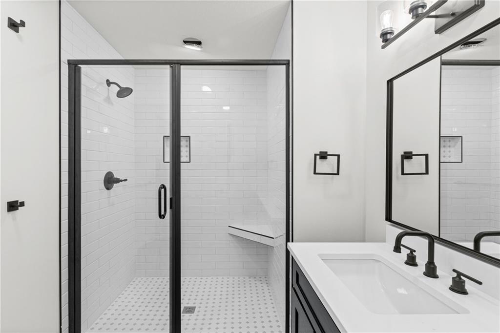 113 E 3rd Street Property Photo 21