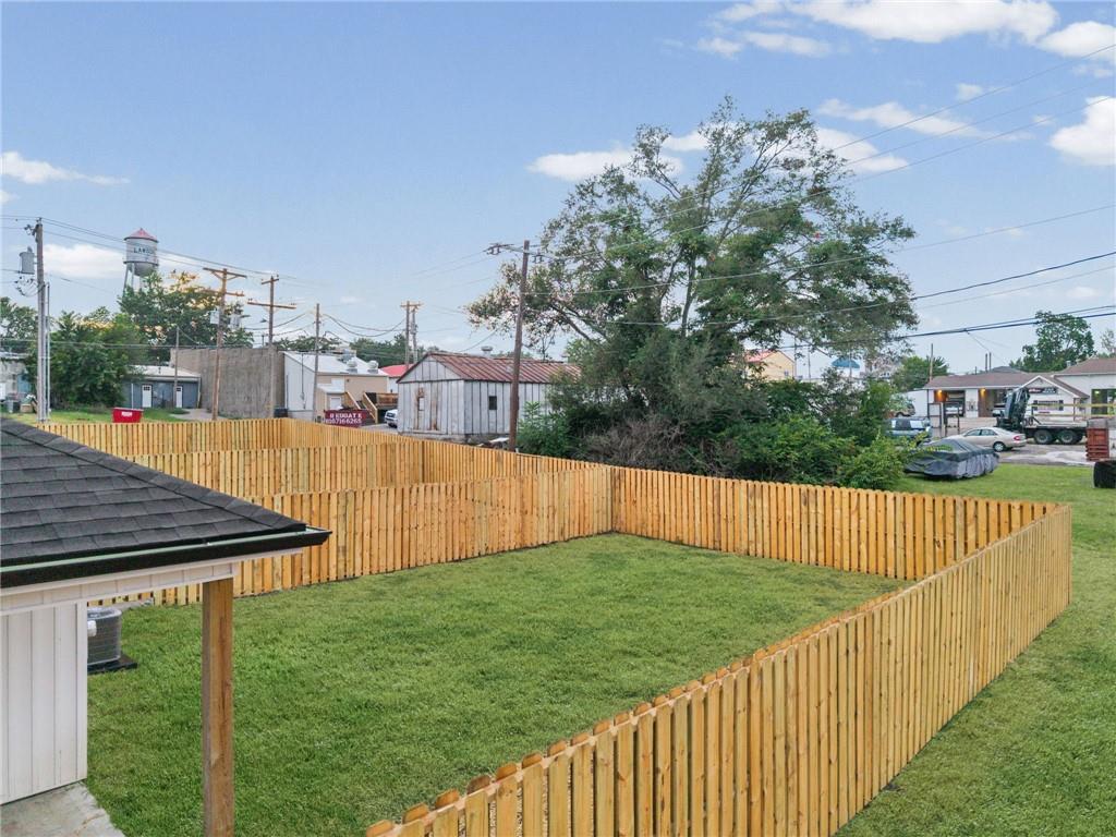 113 E 3rd Street Property Photo 33