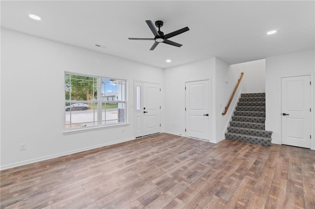 117 E 3rd Street Property Photo 8