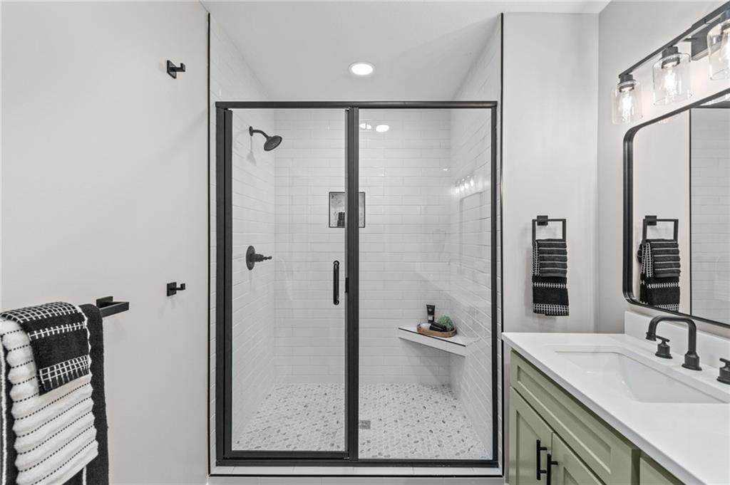 115 E 3rd Street Property Photo 17
