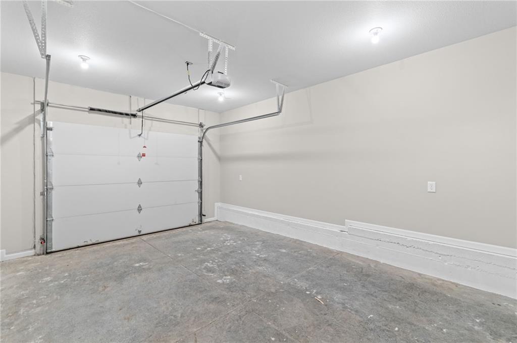 115 E 3rd Street Property Photo 28