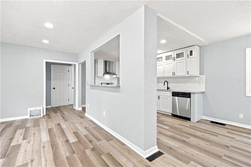 1347 S Hocker Avenue Property Photo 10