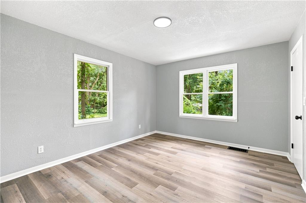 1347 S Hocker Avenue Property Photo 17