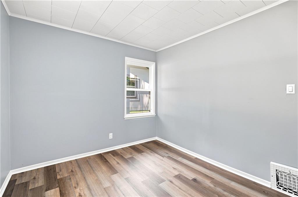 1347 S Hocker Avenue Property Photo 21