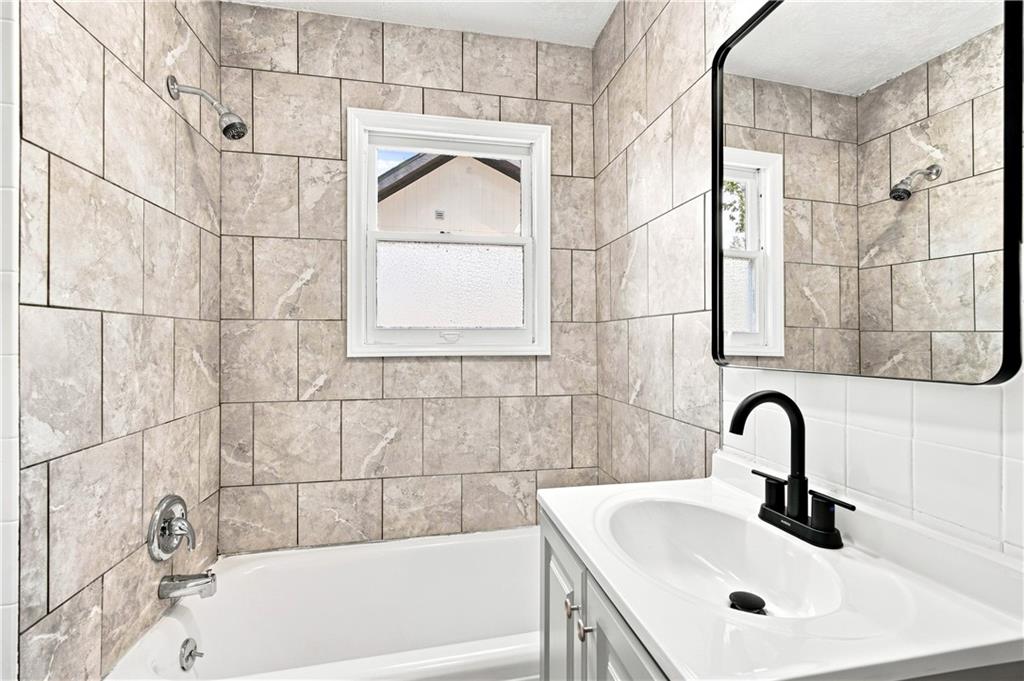 1347 S Hocker Avenue Property Photo 25