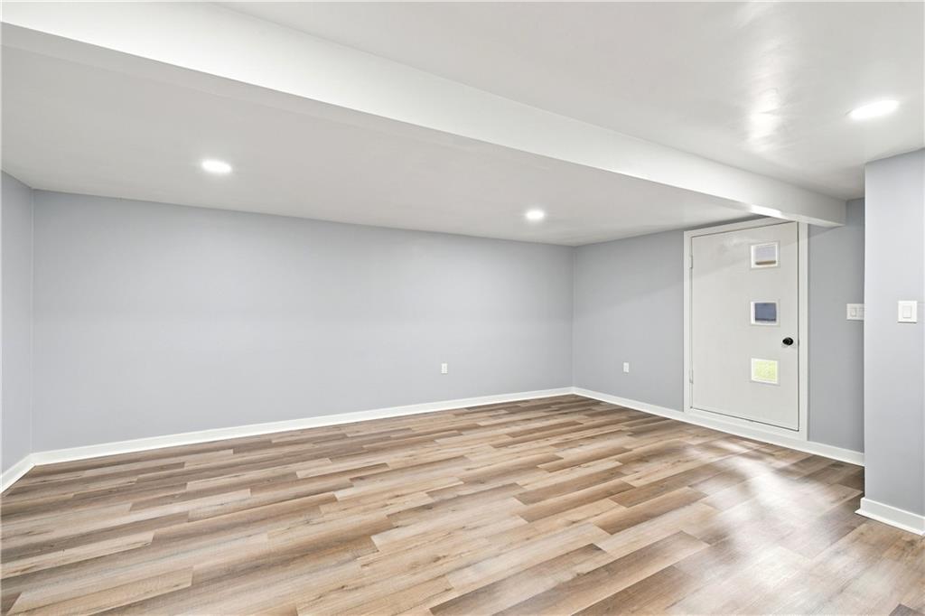 1347 S Hocker Avenue Property Photo 28