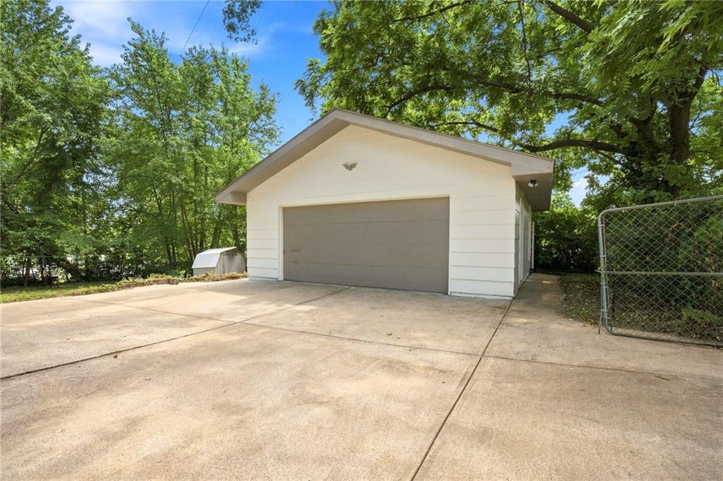 1347 S Hocker Avenue Property Photo 32