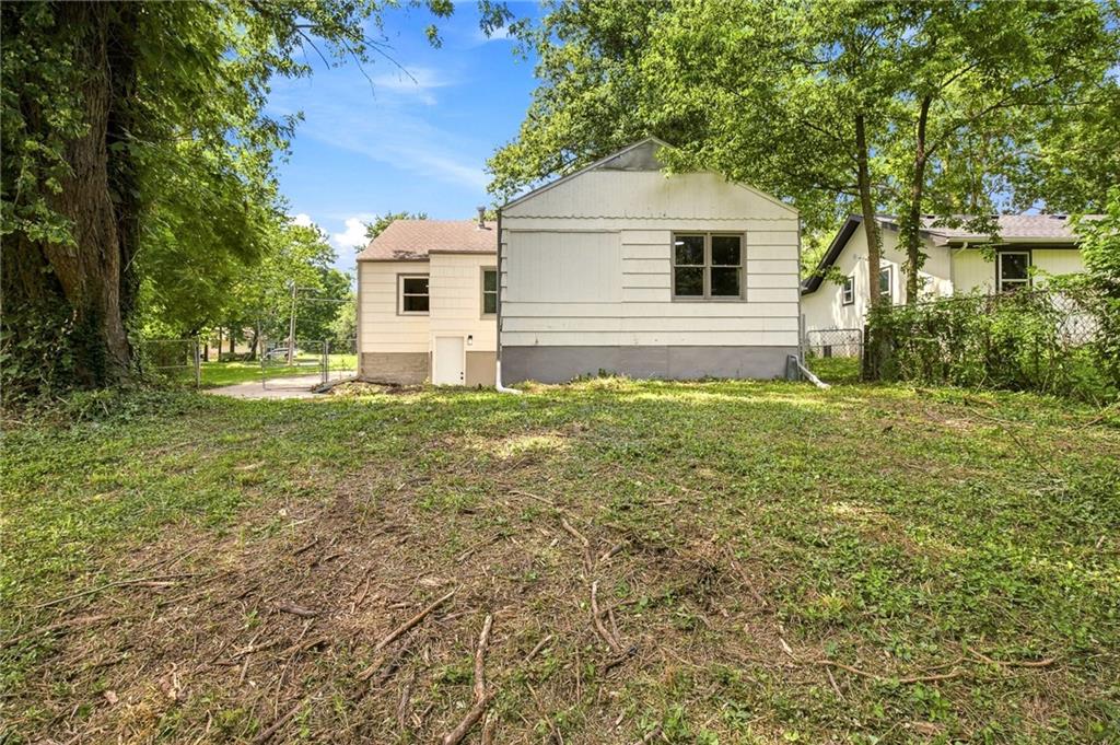 1347 S Hocker Avenue Property Photo 35