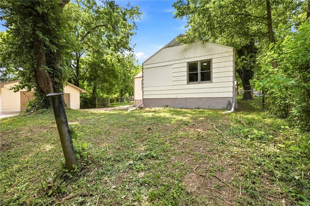 1347 S Hocker Avenue Property Photo 36