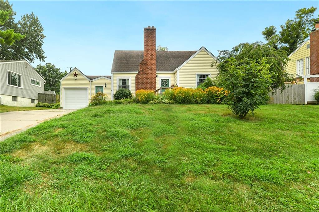 415 Ne Moreland Drive Property Photo 1