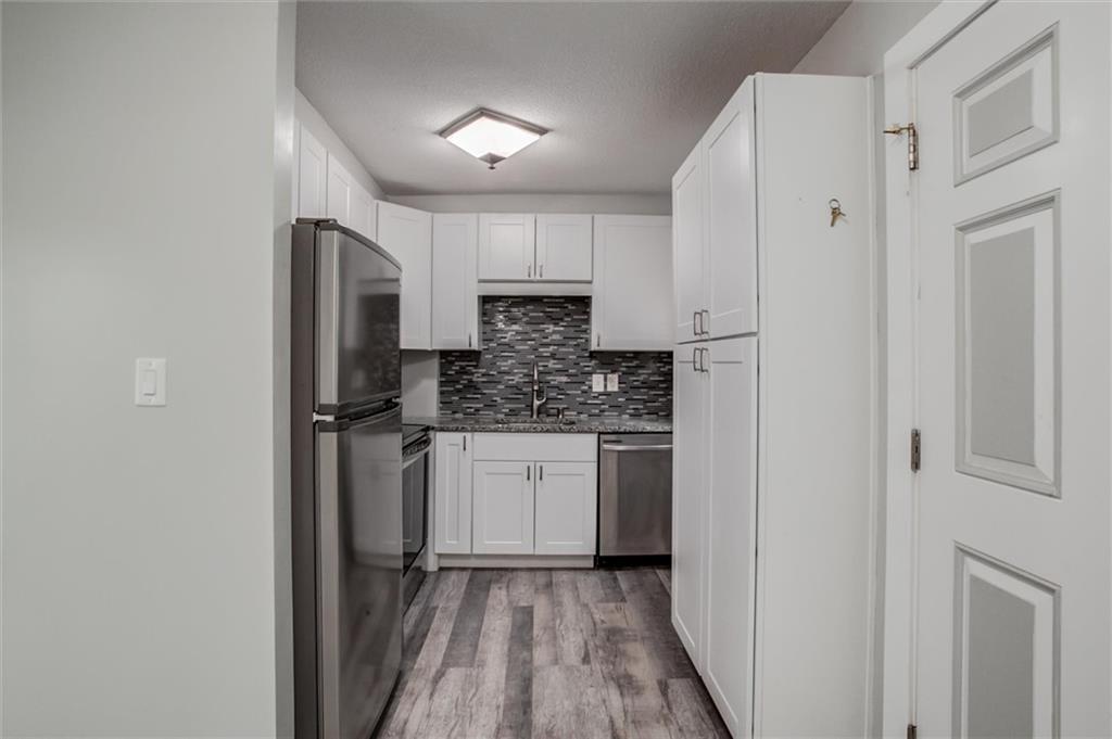 4552 N Locust Street Property Photo 8