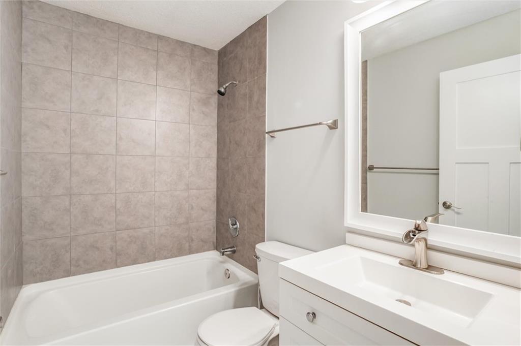 4552 N Locust Street Property Photo 18