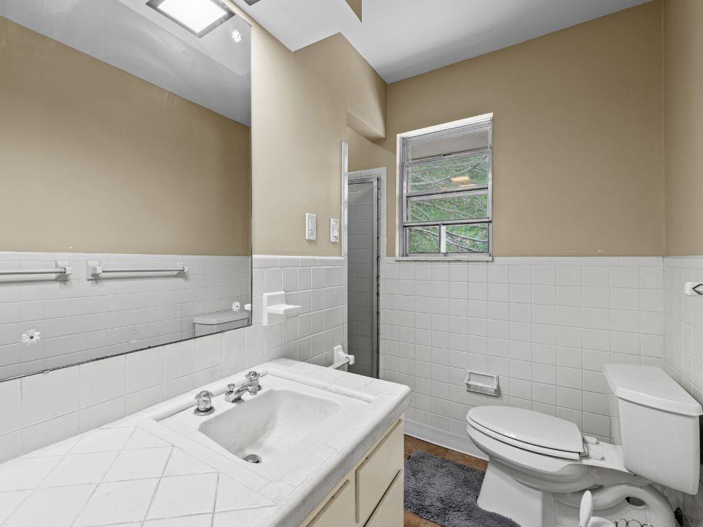541 E 101st Terrace Property Photo 16