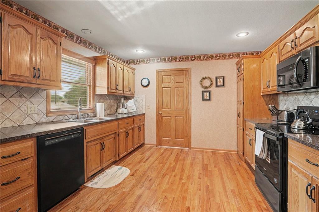 18103 Murphy Road Property Photo 8