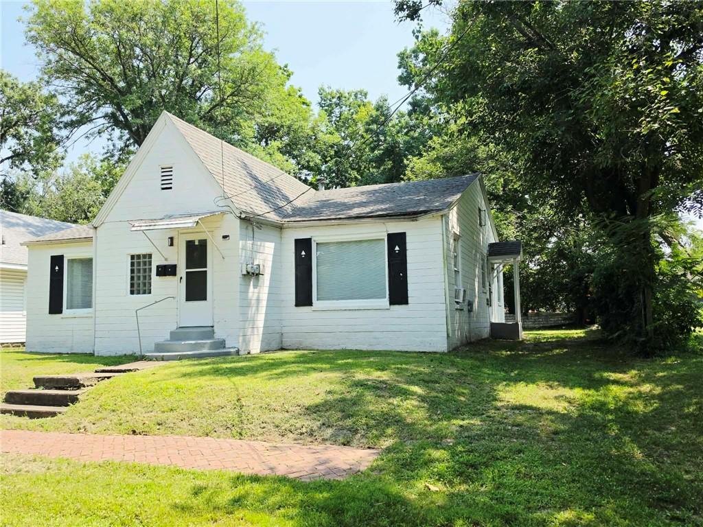 206 E 15th Street Property Photo 37