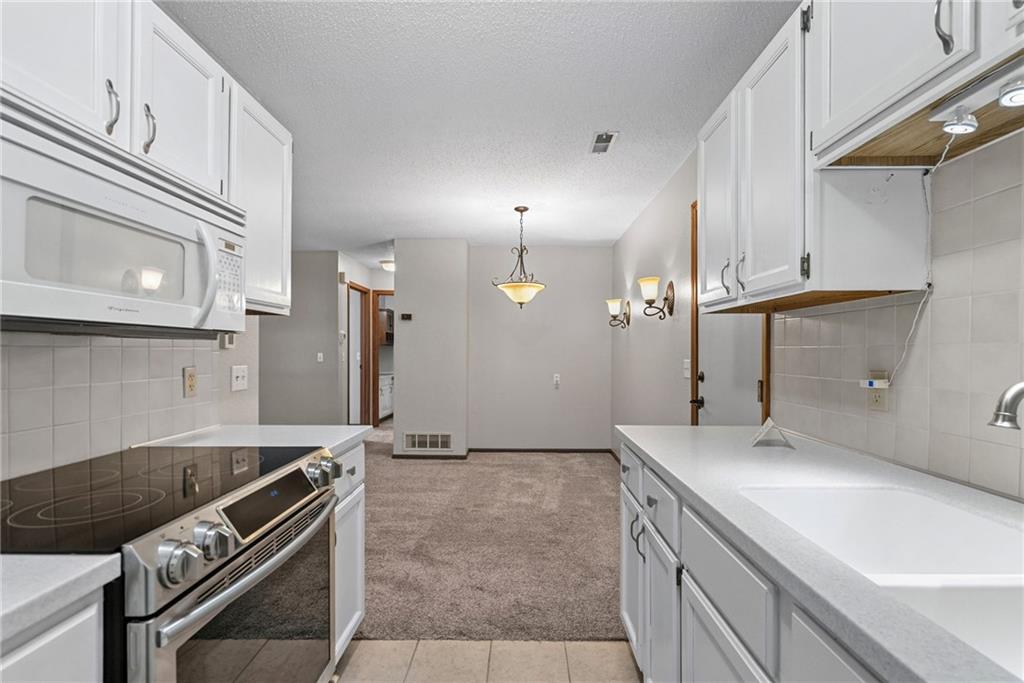 11327 W 77th Terrace Property Photo 10