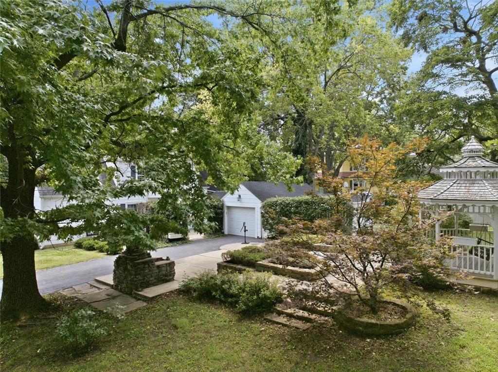 1204 E Walnut Street Property Photo 3