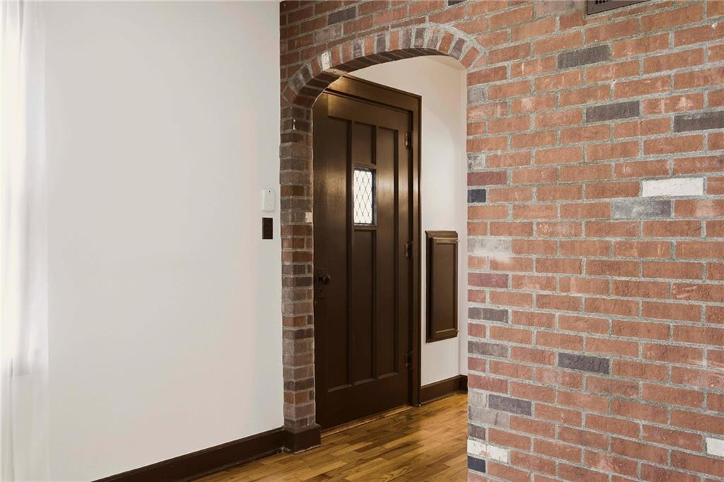 1204 E Walnut Street Property Photo 5
